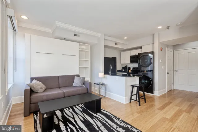 $2,145 | 180 Main Street, Unit 202, Annapolis, MD 21401