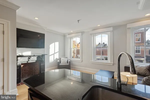 $2,100 | 180 Main Street, Unit 202, Annapolis, MD 21401