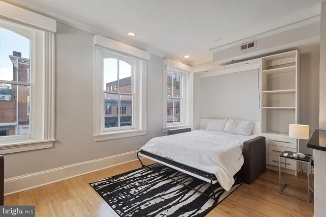 $2,145 | 180 Main Street, Unit 202, Annapolis, MD 21401