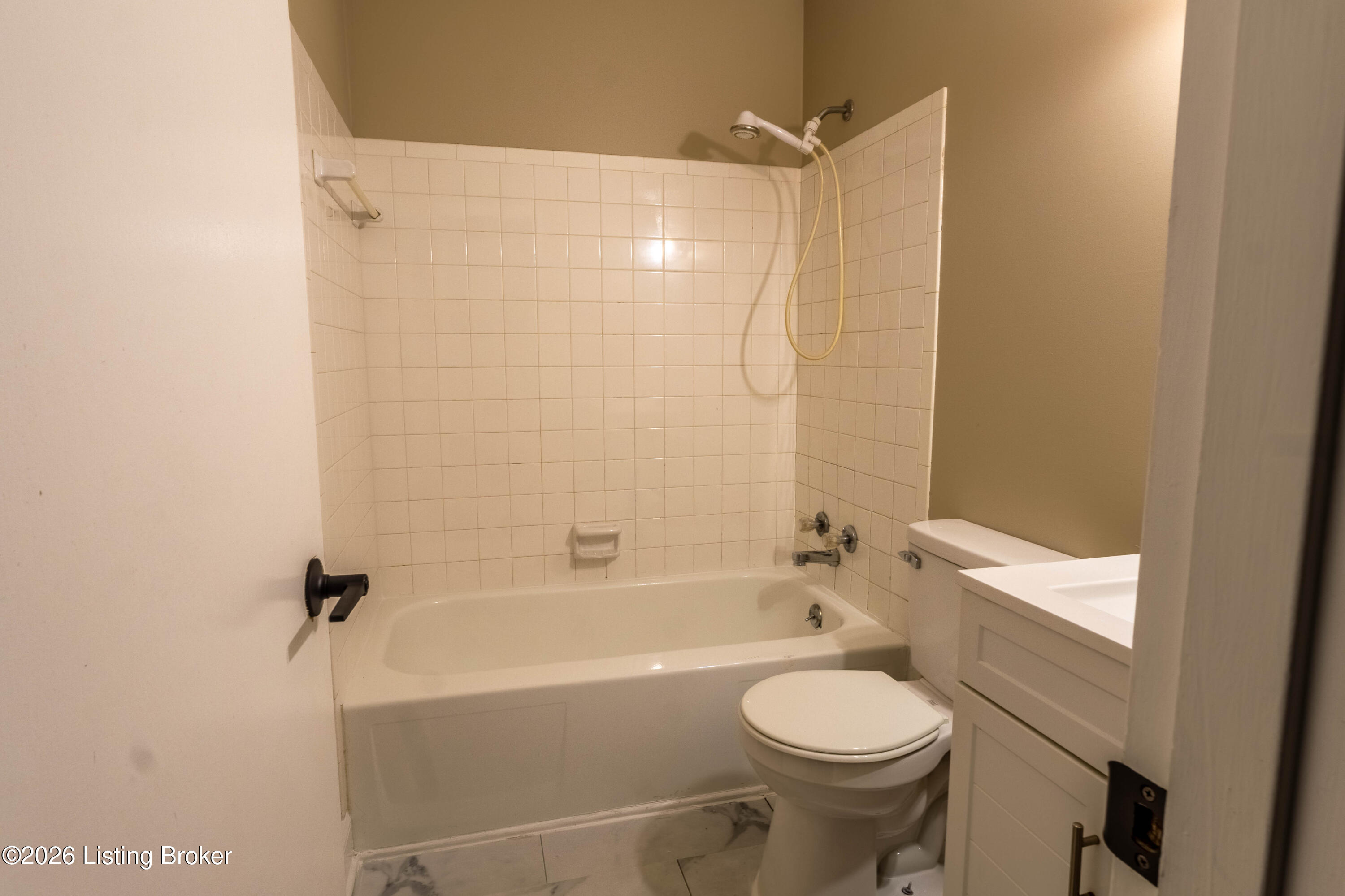 5301 Red Fern Road Louisville, KY 40218 - Photo 7 of 12 Bathroom
