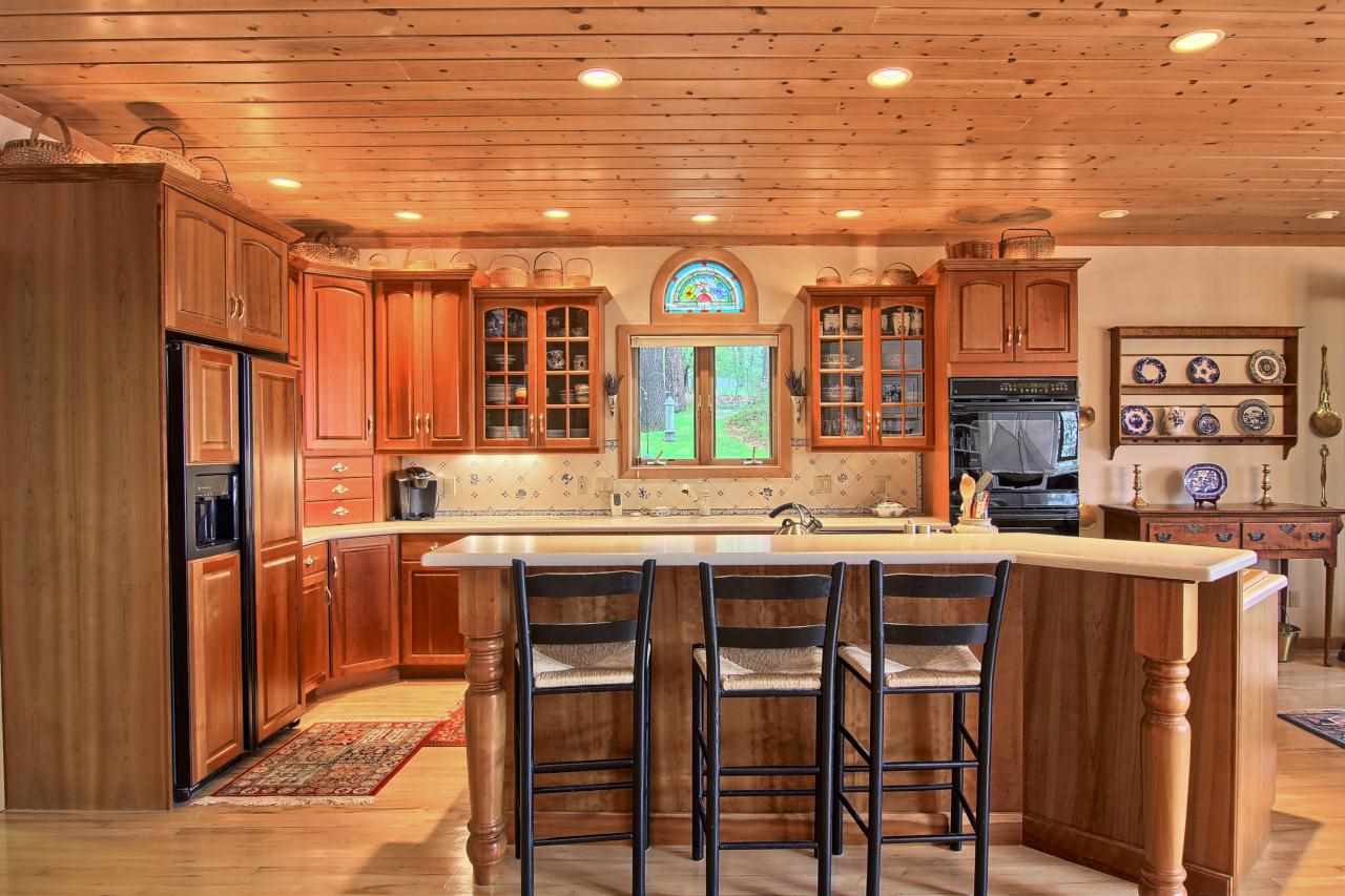 7676 South Lakeview Road Traverse City, MI 49684 - Photo 10 of 36 1799989-9.JPG
