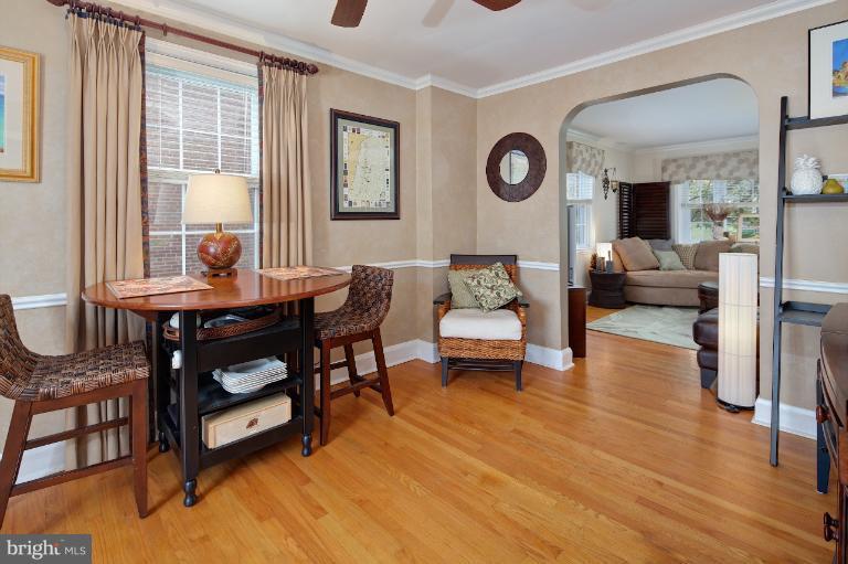 418 Overbrook Road Baltimore, MD 21212 - Photo 4 of 30 a living room with furniture and a table