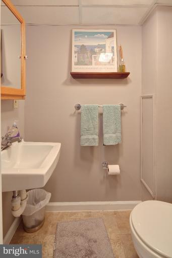 418 Overbrook Road Baltimore, MD 21212 - Photo 10 of 30 a bathroom with a toilet a sink and mirror