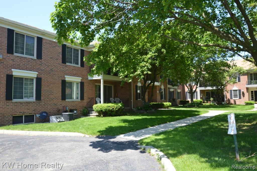 29656 Middlebelt Road, Unit 2402 Farmington Hills, MI 48334 - Photo 2 of 36