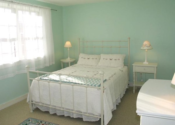 40 Lighthouse Road Aquinnah, MA 02535 - Photo 11 of 25 a spacious bedroom with a bed and a window