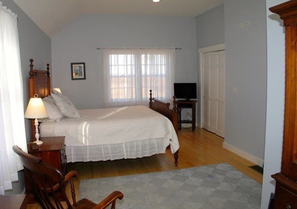 40 Lighthouse Road Aquinnah, MA 02535 - Photo 13 of 25 a bedroom with a bed and a lamp