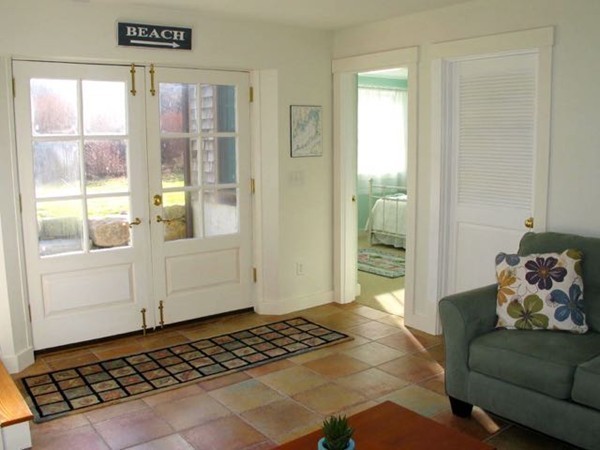 40 Lighthouse Road Aquinnah, MA 02535 - Photo 17 of 25 a living room with furniture and a window