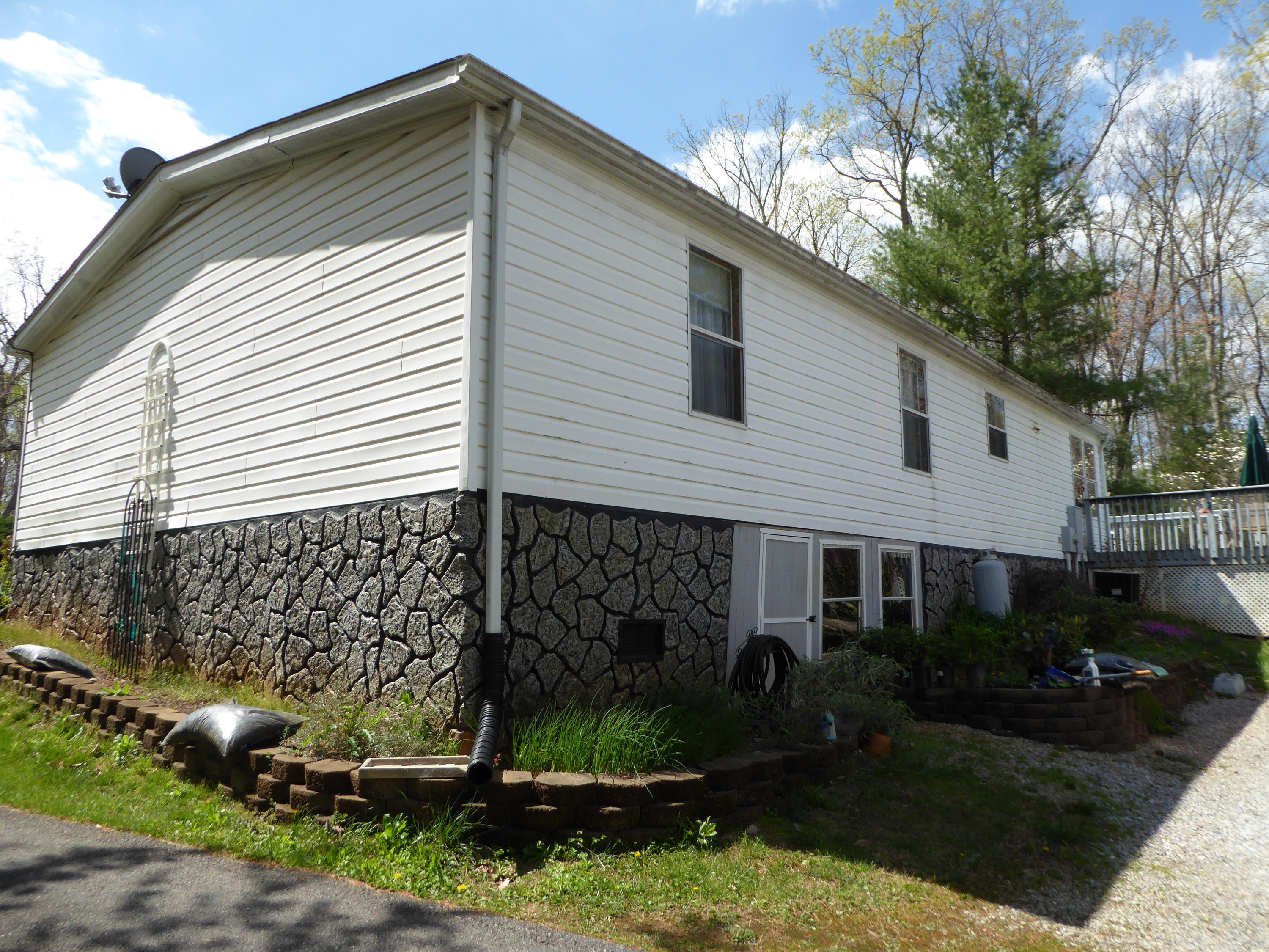 5340 Alean Road Boones Mill, VA 24065 - Photo 26 of 38 21 Side of Home
