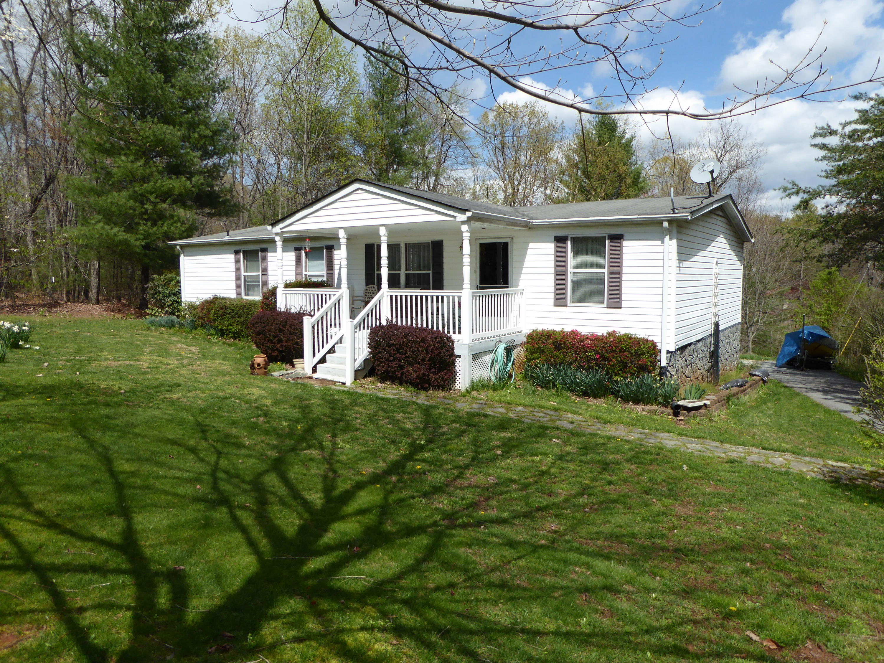 5340 Alean Road Boones Mill, VA 24065 - Photo 10 of 38 34 Front Yard