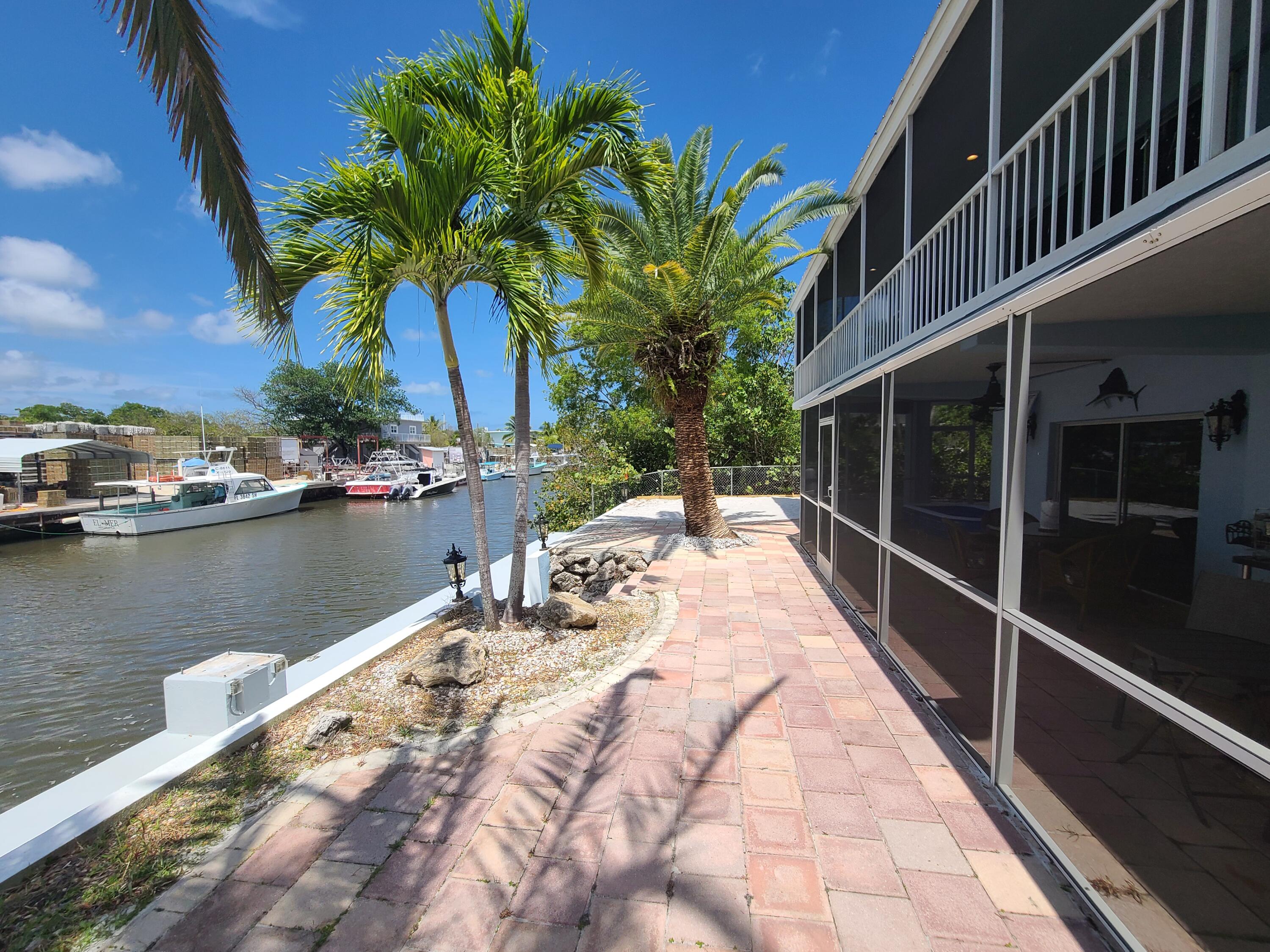 14 South Exuma Road Key Largo, FL 33037 - Photo 29 of 32 a view of balcony with a potted plant