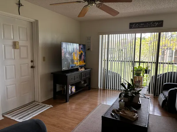 $1,800 | 720 Sunny Pine Way, Unit G2, Greenacres, FL 33415