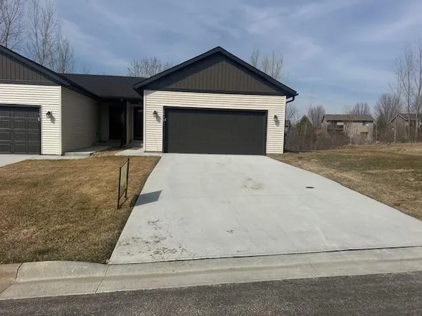 $309,900 | 2049 East 20th Street, Zumbrota, MN 55992