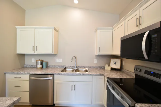 $309,900 | 2049 East 20th Street, Zumbrota, MN 55992