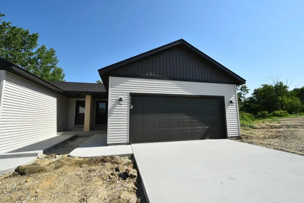 $309,900 | 2049 East 20th Street, Zumbrota, MN 55992