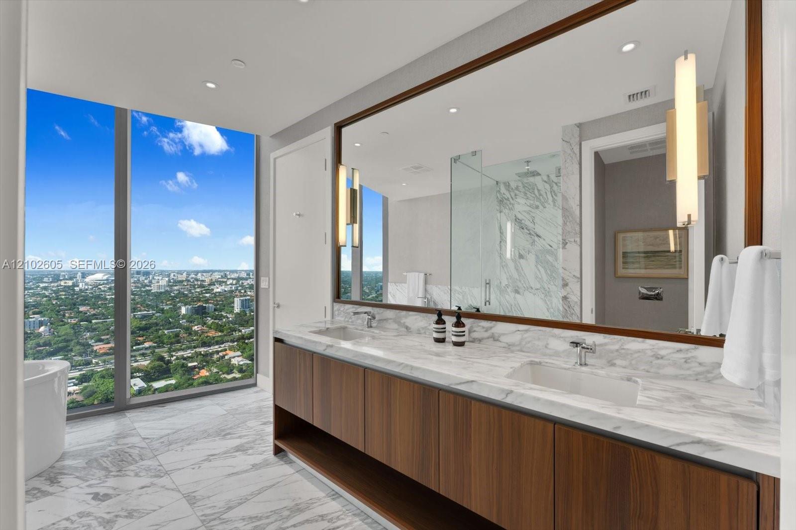 175 Southeast 25th Road, Unit 3704 Miami, FL 33129 - Photo 9 of 34 Gallery Image 9