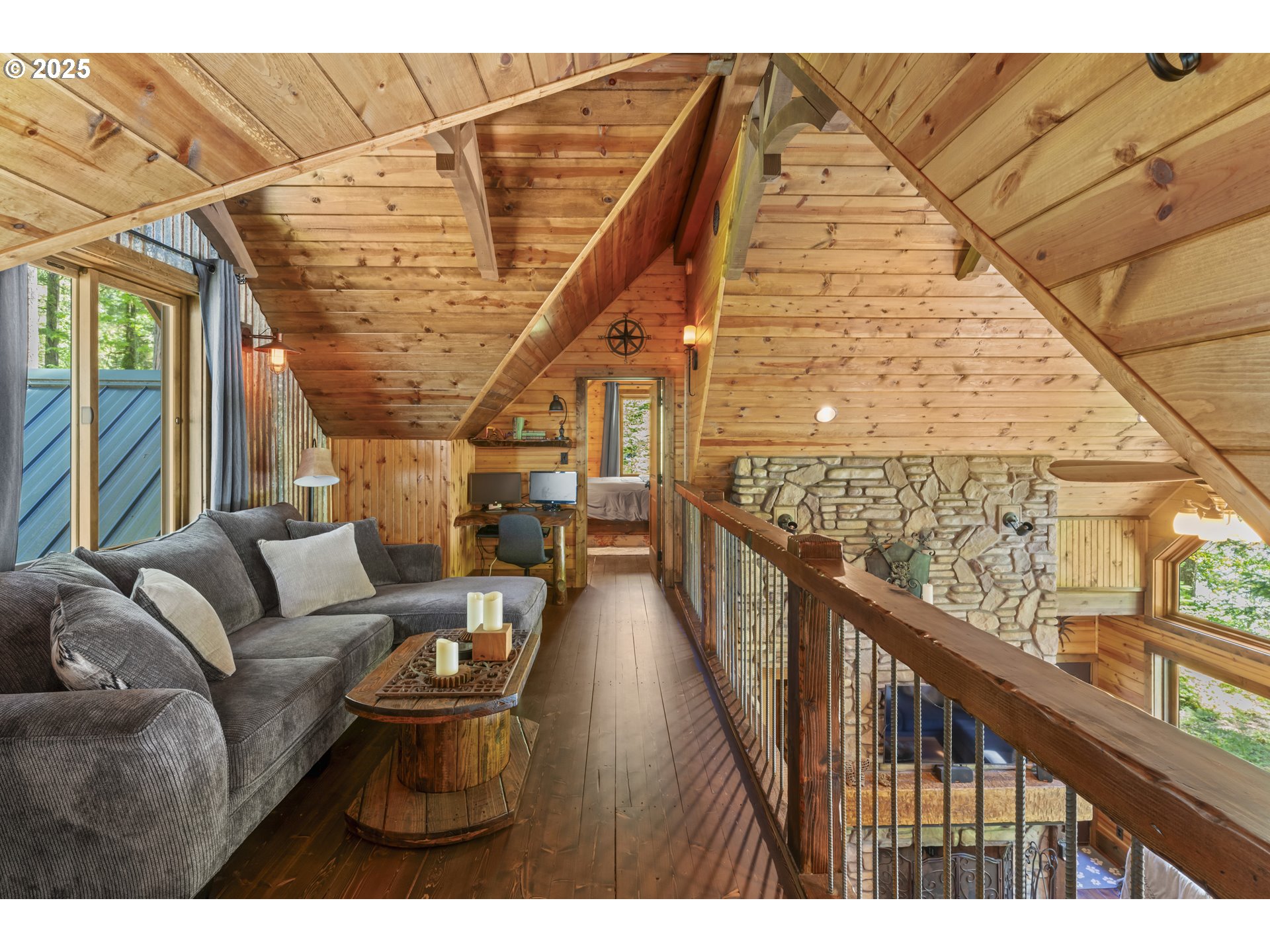 55590 McKenzie River Drive Blue River, OR 97413 - Photo 35 of 45 a living room with furniture