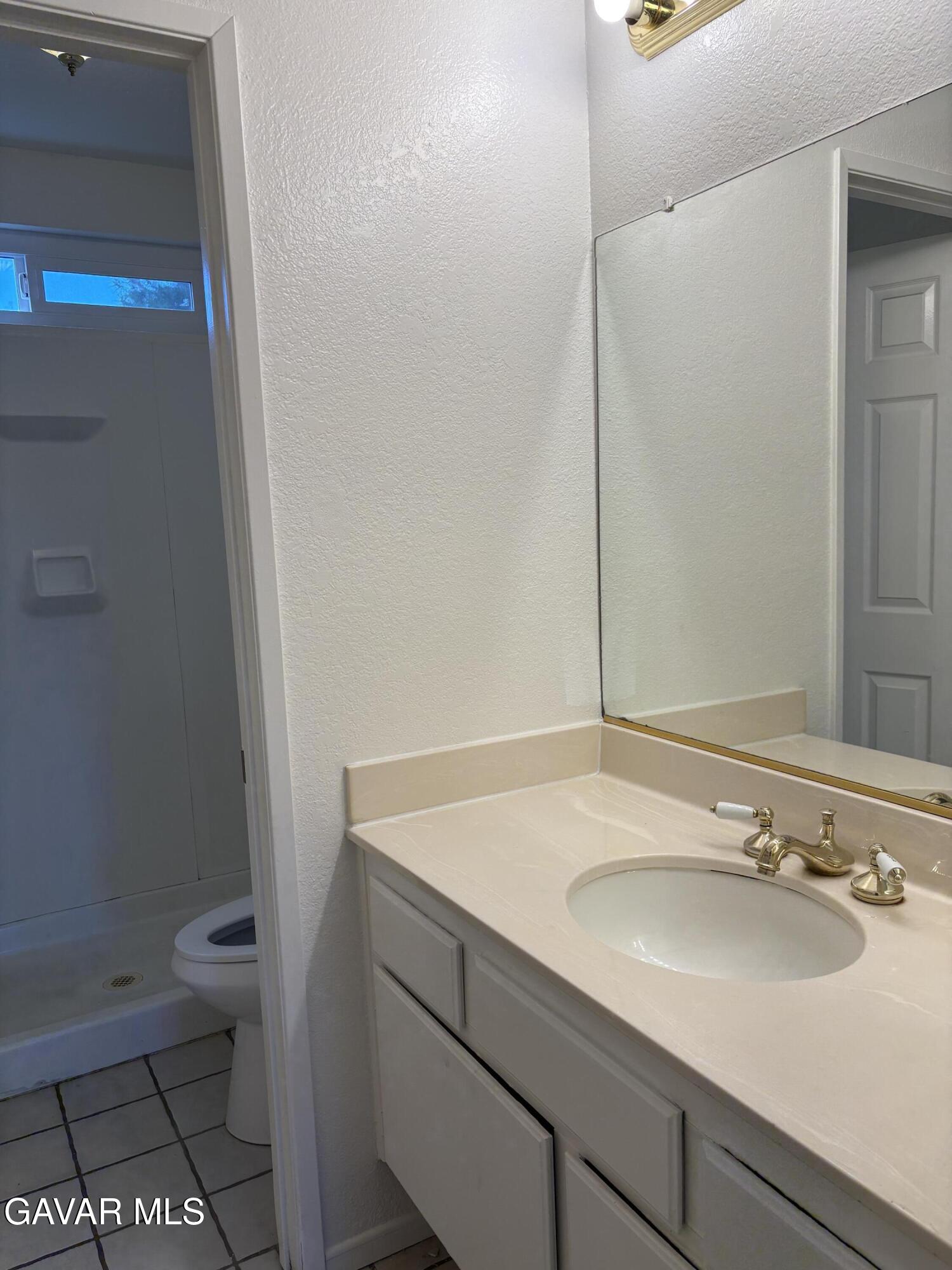 1625 Kings Road Palmdale, CA 93551 - Photo 7 of 24 Master Bath