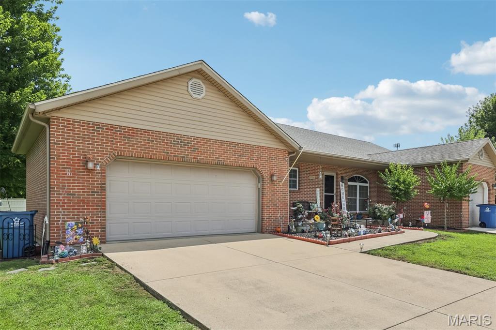2266 Calgary Drive Shiloh, IL 62221 - Photo 2 of 24 Gallery Image 2
