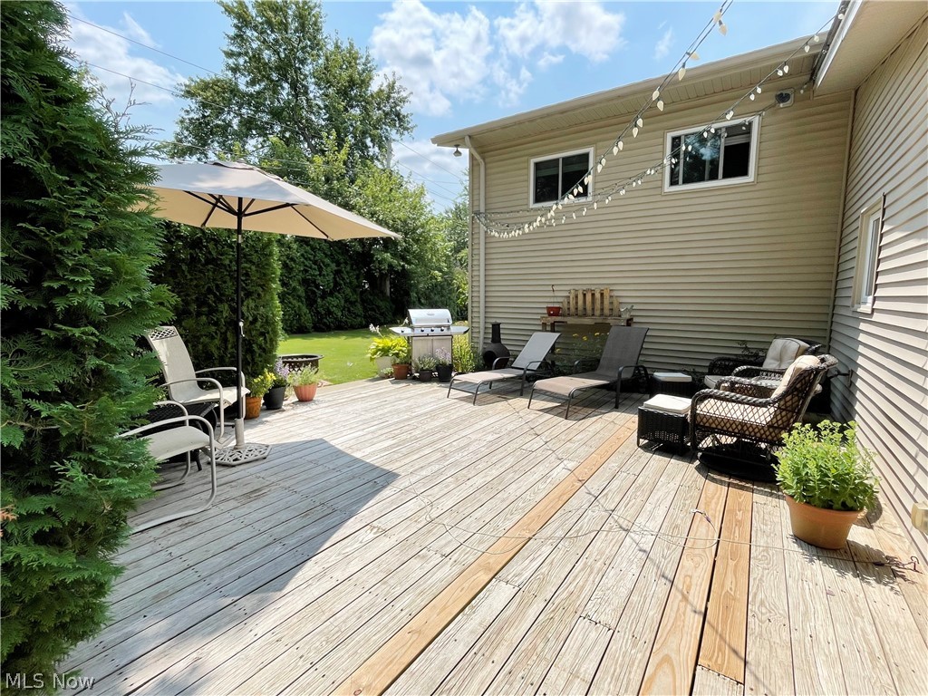 6372 Eastondale Road Cleveland, OH 44124 - Photo 22 of 25 Large Party Deck