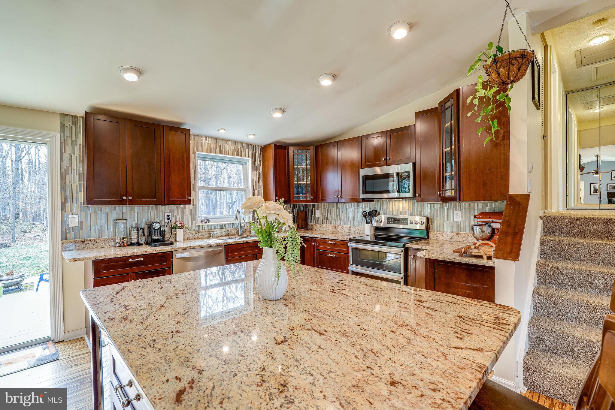 8510 Rippled Creek Court Springfield, VA 22153 - Photo 8 of 29 Gallery Image 8
