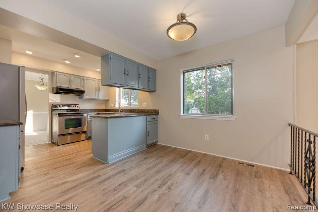 16008 Newburgh Road Livonia, MI 48154 - Photo 14 of 29 Kitchen nook with window to huge backyard