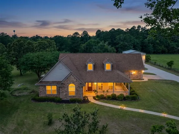 $700,000 | 101 Pinecrest Drive, Huntsville, TX 77320
