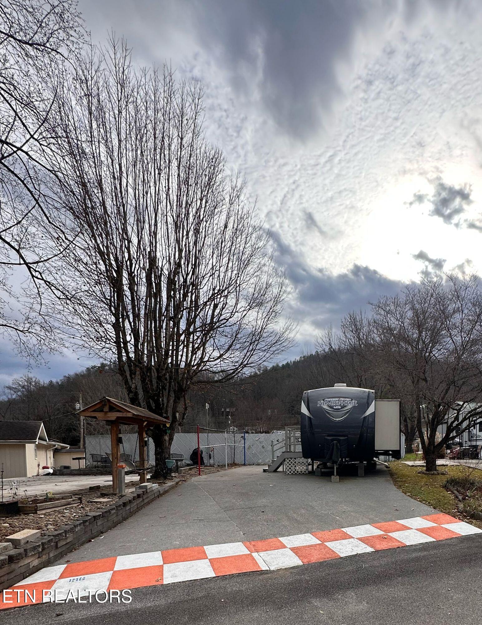 196 Highway 73 Townsend Tn 37882 Townsend, TN 37882 - Photo 3 of 9 1