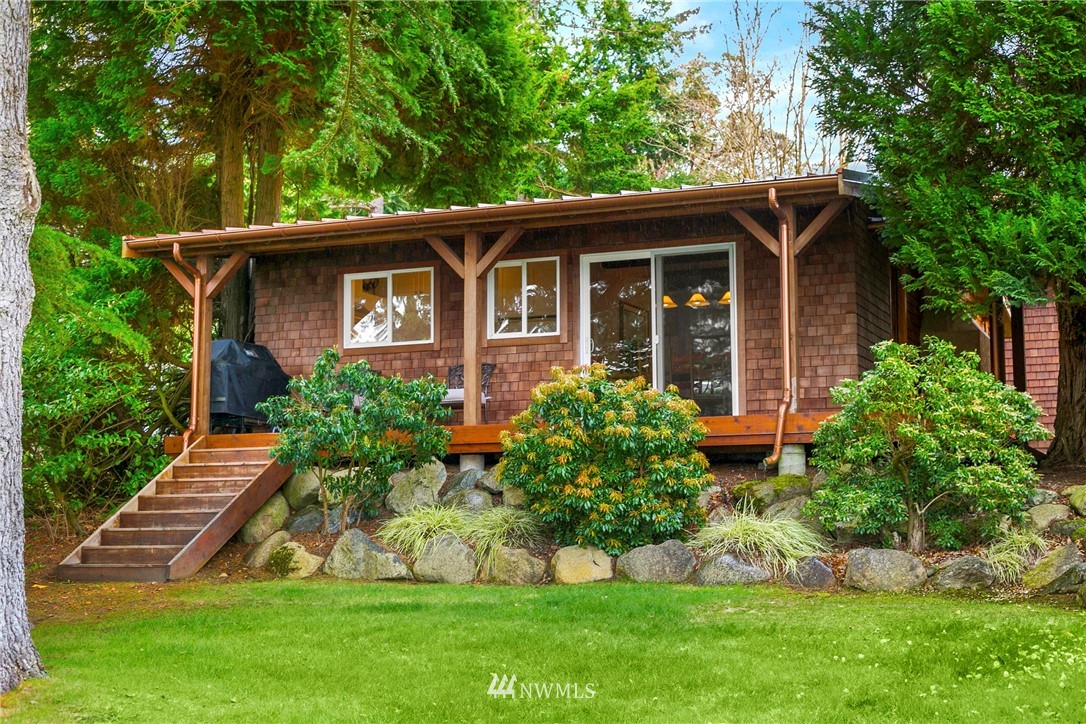 23135 Kingsbury Road Southwest Vashon, WA 98070 - Photo 1 of 25 Gallery Image 1