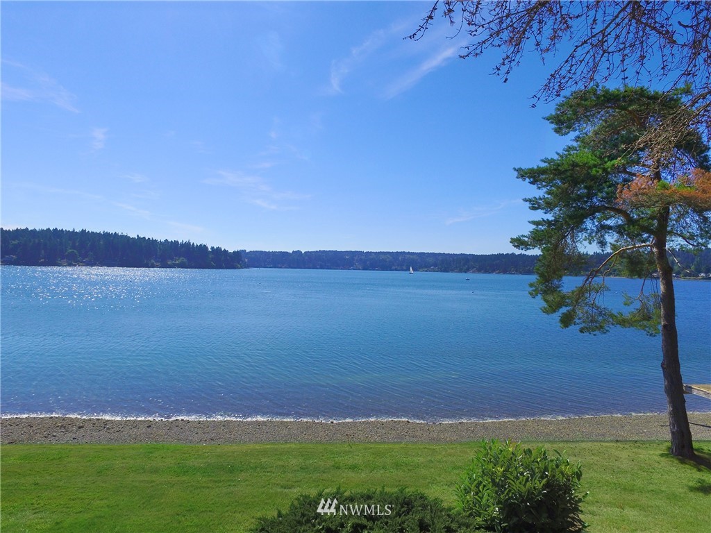 23135 Kingsbury Road Southwest Vashon, WA 98070 - Photo 2 of 25 Gallery Image 2