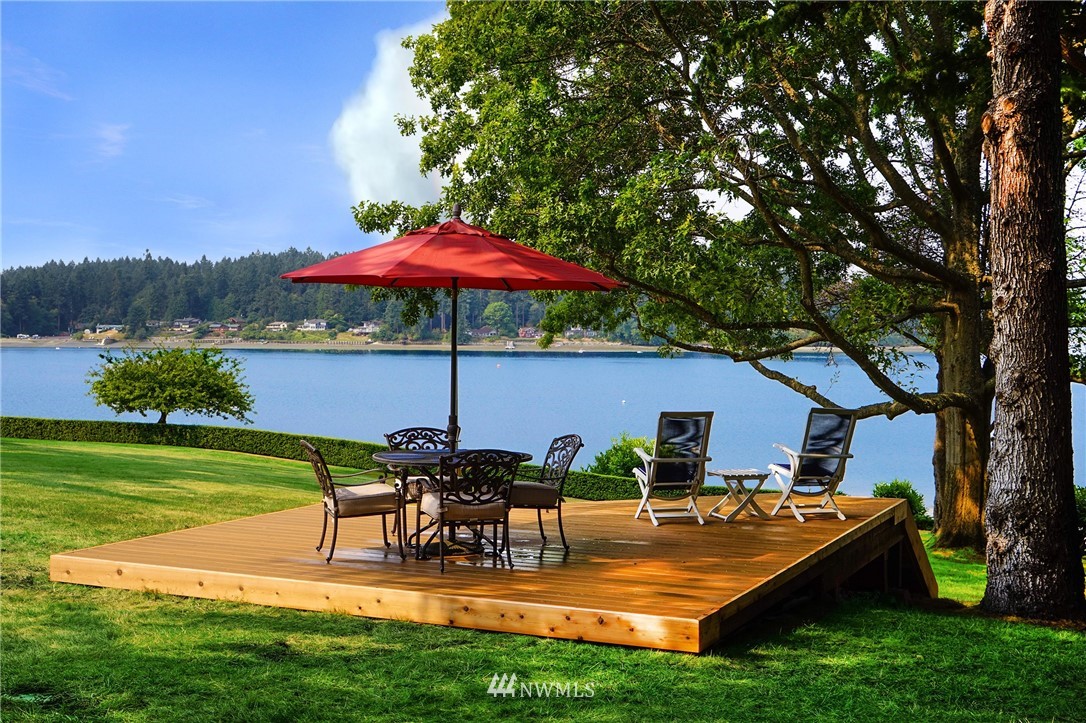 23135 Kingsbury Road Southwest Vashon, WA 98070 - Photo 3 of 25 Gallery Image 3