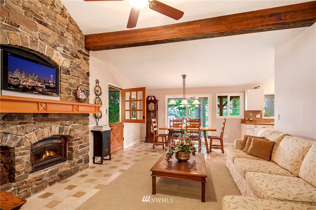 23135 Kingsbury Road Southwest Vashon, WA 98070 - Photo 4 of 25 Gallery Image 4