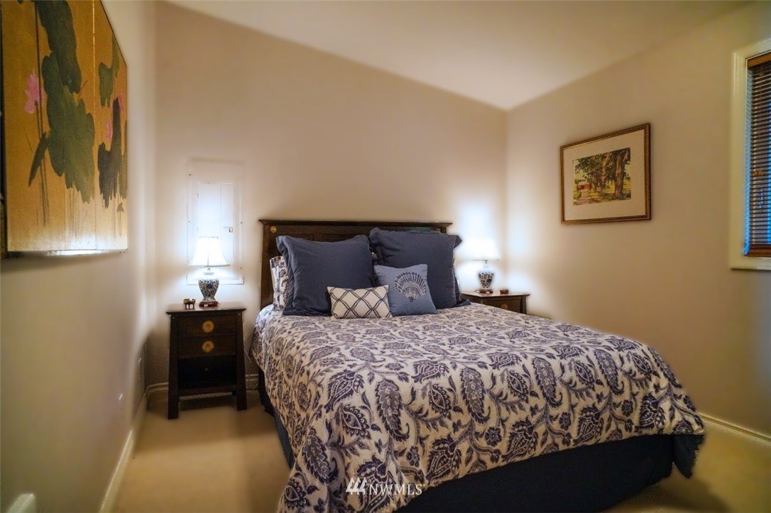 23135 Kingsbury Road Southwest Vashon, WA 98070 - Photo 7 of 25 Gallery Image 7