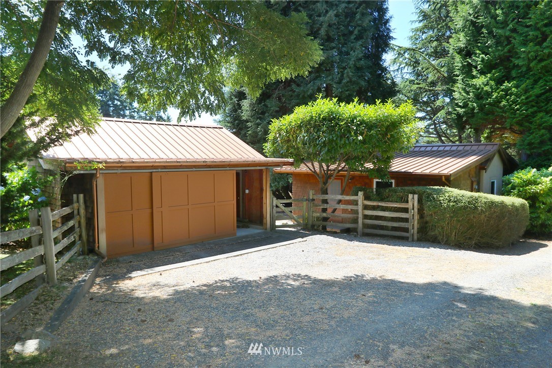 23135 Kingsbury Road Southwest Vashon, WA 98070 - Photo 9 of 25 Gallery Image 9
