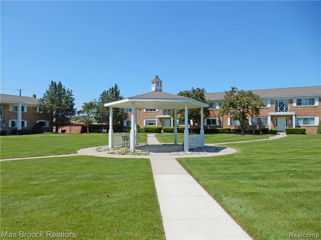 801 West Long Lake Road, Unit 1 Bloomfield Hills, MI 48302 - Photo 3 of 18