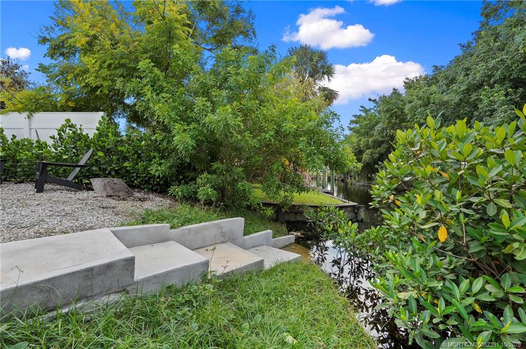 30 Southwest Hideaway Place Stuart, FL 34994 - Photo 27 of 45 a view of yard with green space