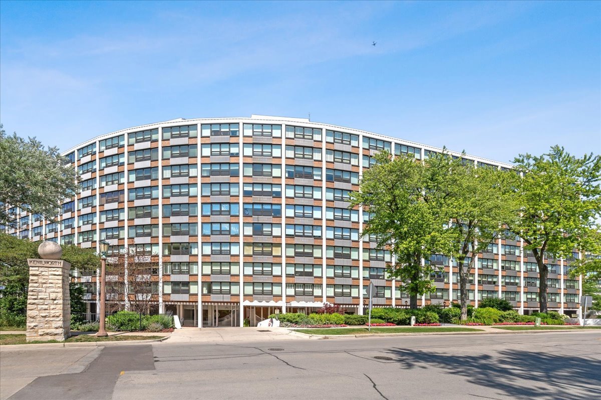 1630 Sheridan Road, Unit 4A Wilmette, IL 60091 - Photo 1 of 45
