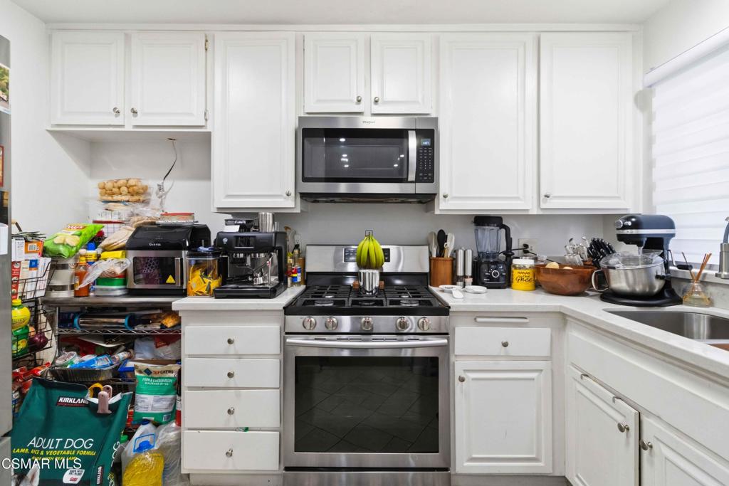 3444 Lockwood Court, Unit 18 Simi Valley, CA 93063 - Photo 8 of 32