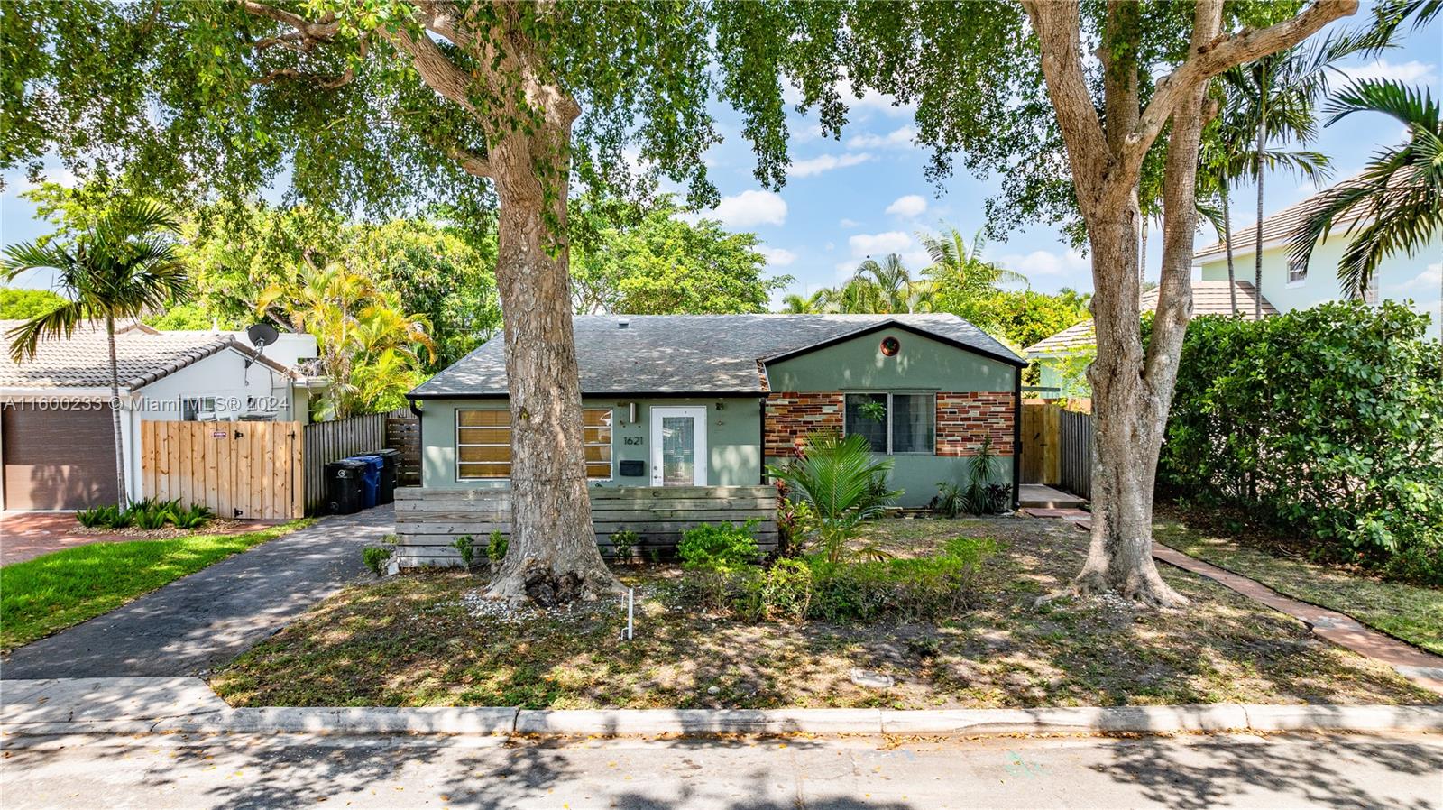 1621 Northeast 16th Ter  