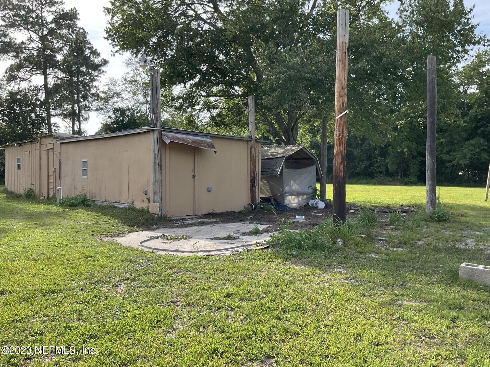 1365 US 90 Macclenny, FL 32063 - Photo 12 of 16 a backyard of a house with swimming pool and trees