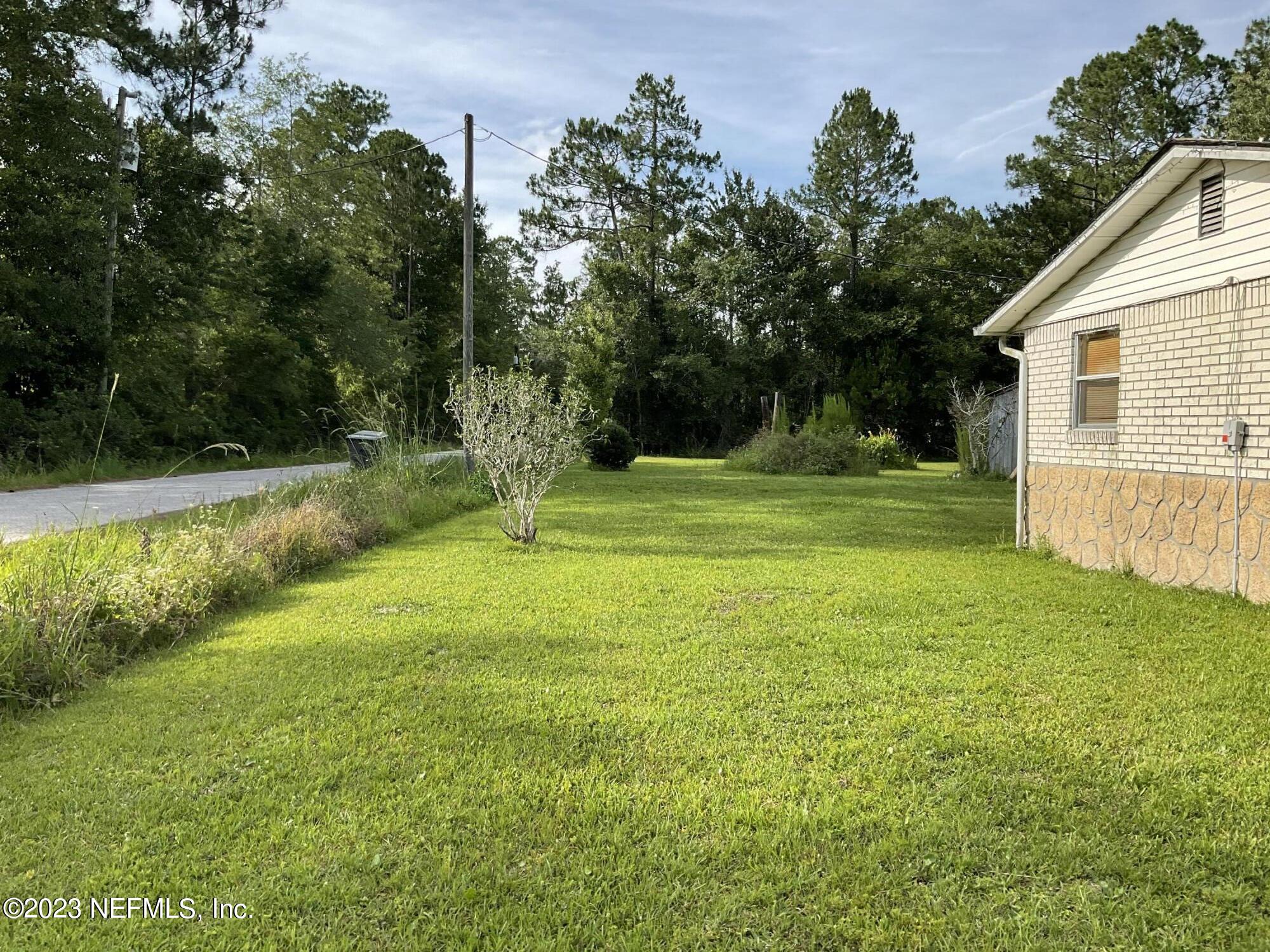 1365 US 90 Macclenny, FL 32063 - Photo 4 of 16 a view of a house with a yard