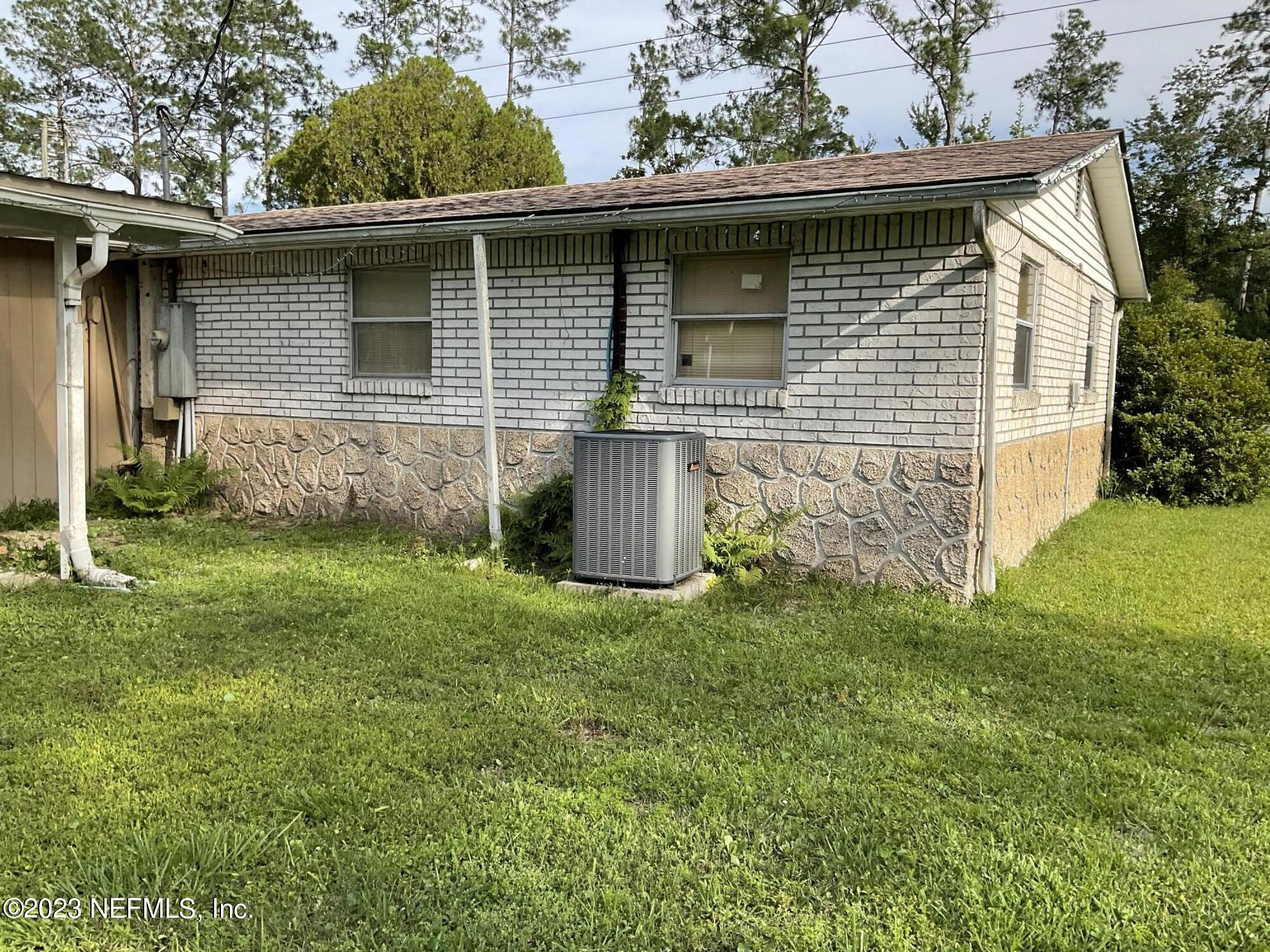 1365 US 90 Macclenny, FL 32063 - Photo 6 of 16 a view of a backyard with plants and large trees