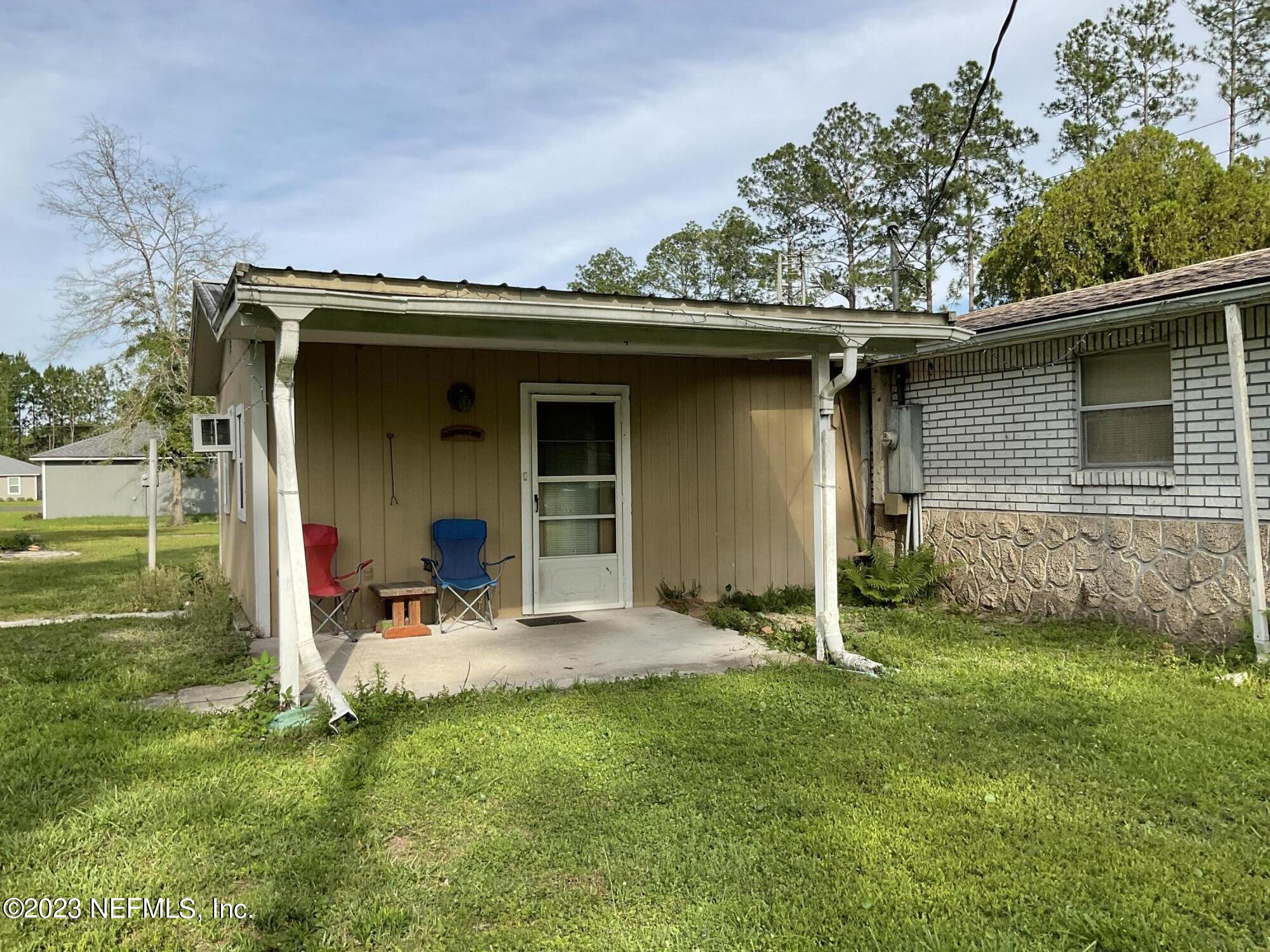 1365 US 90 Macclenny, FL 32063 - Photo 7 of 16 a view of a backyard with a barn and a large tree