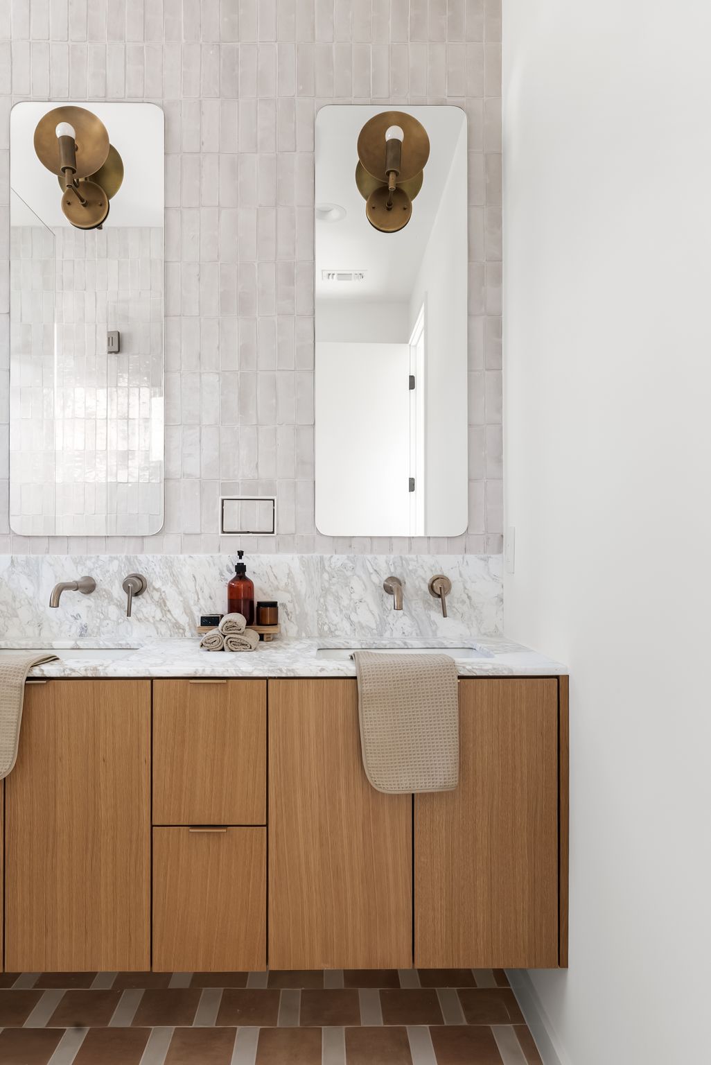 2401 East 18th Street Austin, TX 78702 - Photo 26 of 36 Double vanity