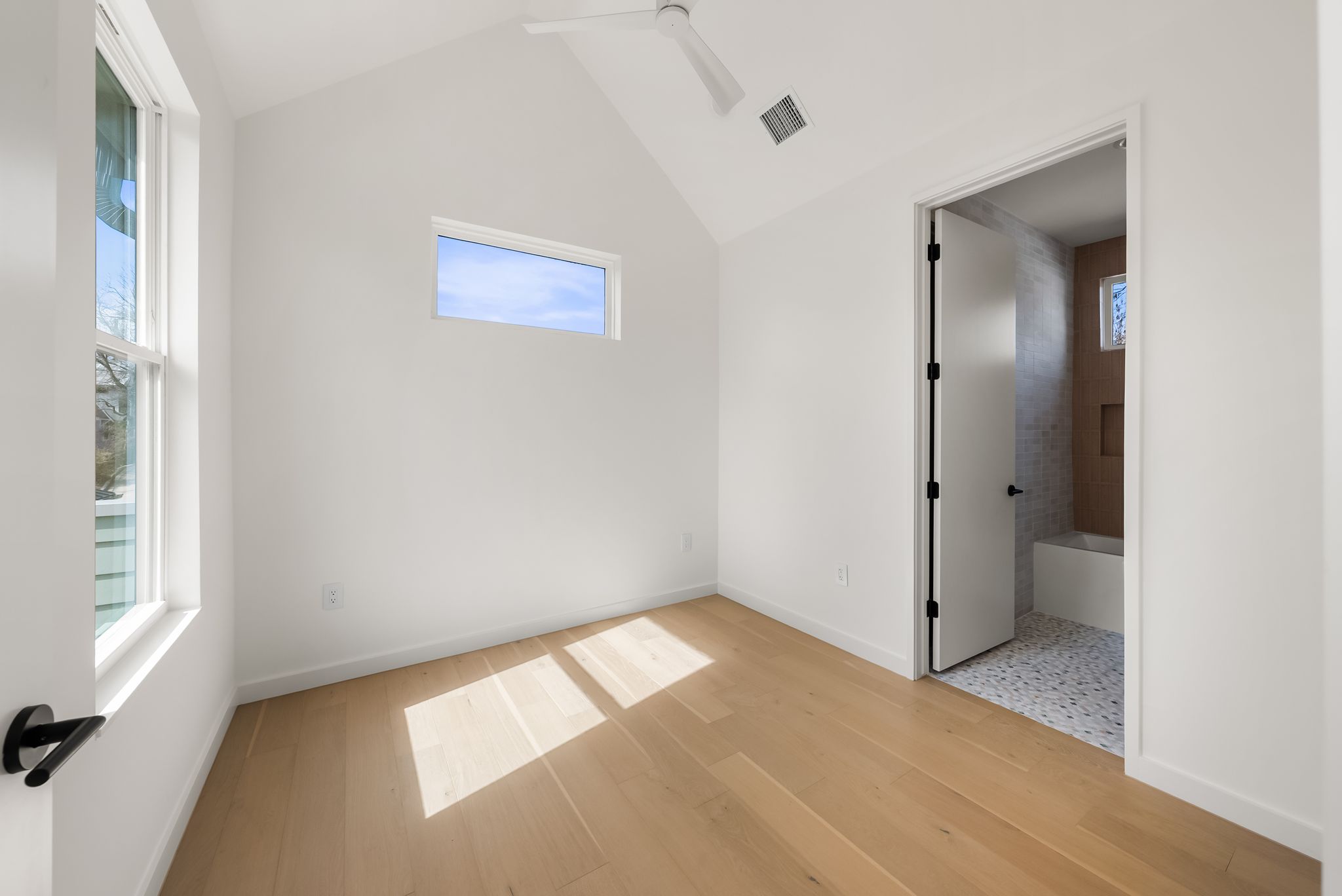 2401 East 18th Street Austin, TX 78702 - Photo 28 of 36 Upstairs guest bedroom with ensuite bathroom