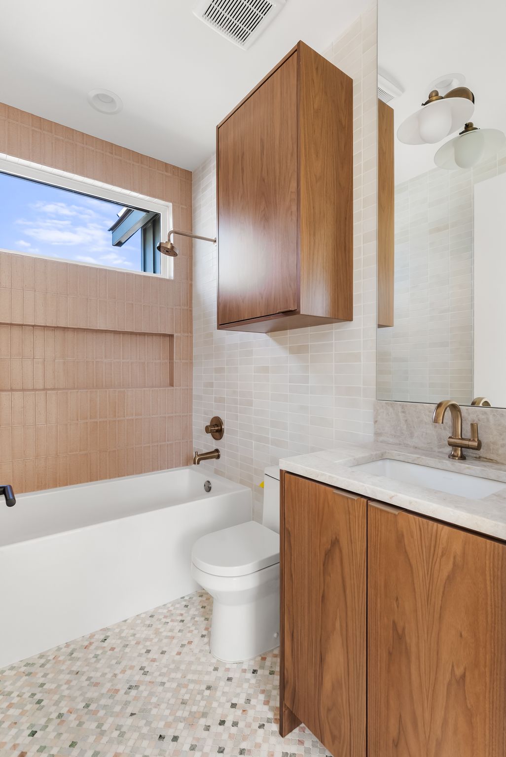 2401 East 18th Street Austin, TX 78702 - Photo 29 of 36 Ensuite guest bathroom