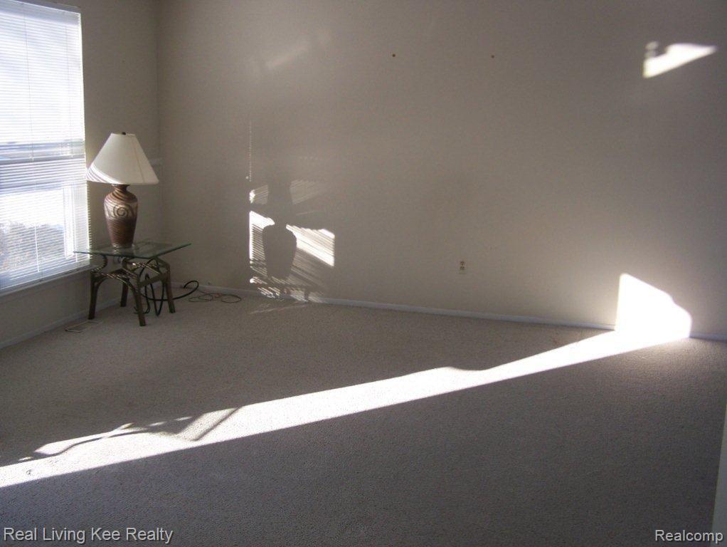 745 Kirkton Court Rochester, MI 48307 - Photo 6 of 13 007.jpg