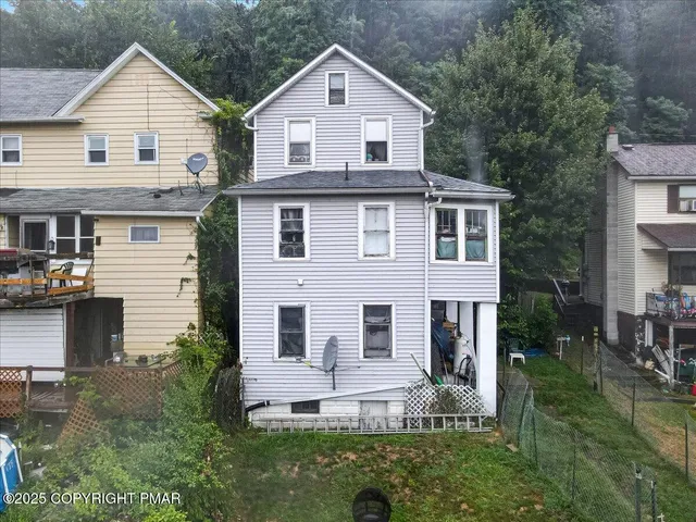 a view of an outdoor space