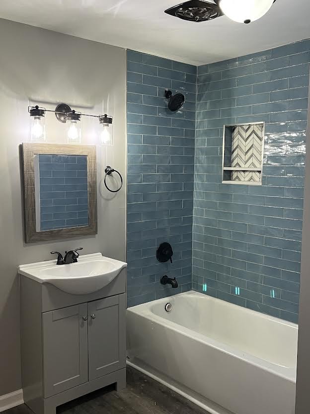 124 Arnold Lane Murfreesboro, TN 37127 - Photo 4 of 14 a bathroom with a sink and a bathtub