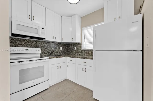 a view of empty room with window and ceiling fan
