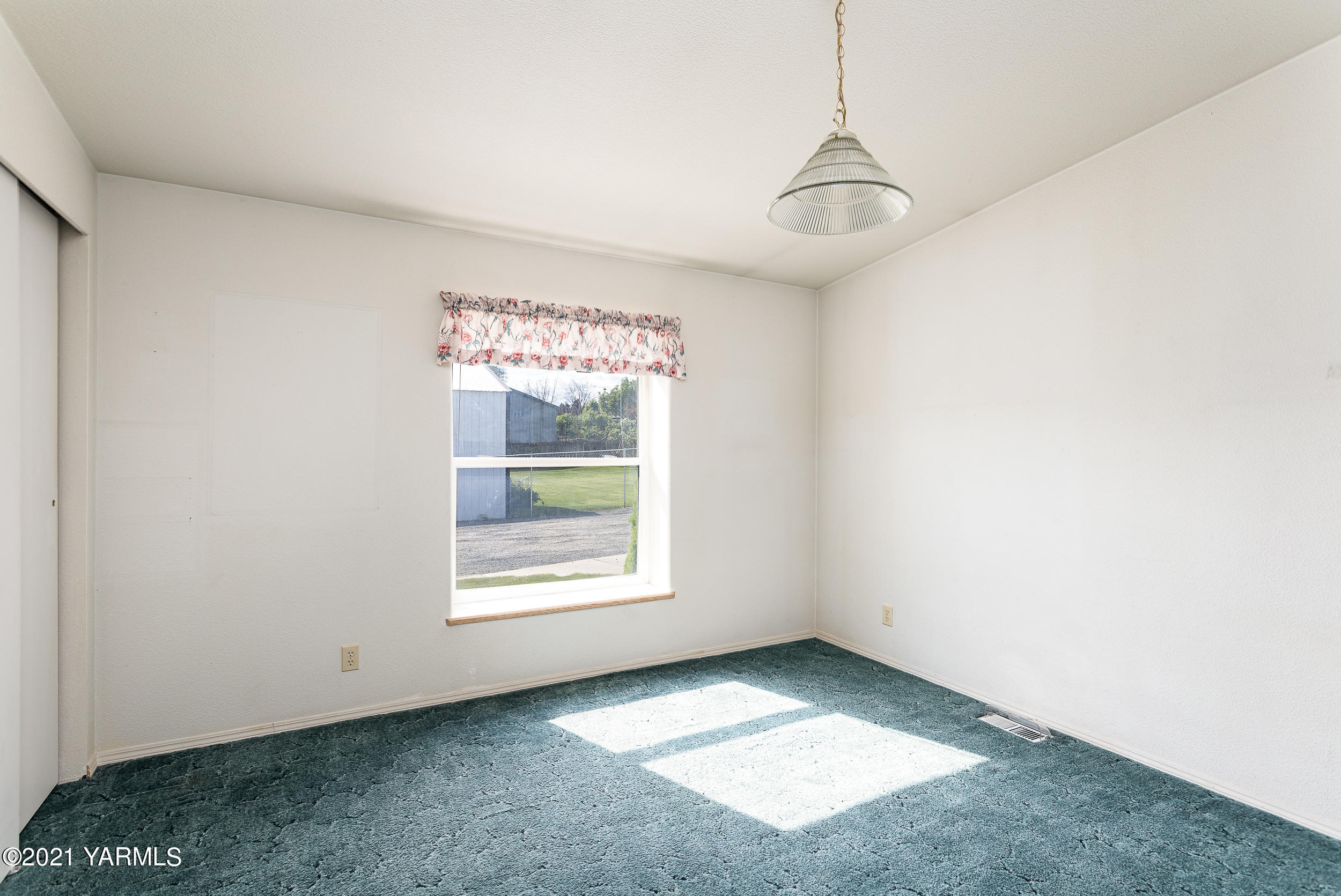 3811 Commonwealth Road Yakima, WA 98901 - Photo 21 of 29 Bedroom #3